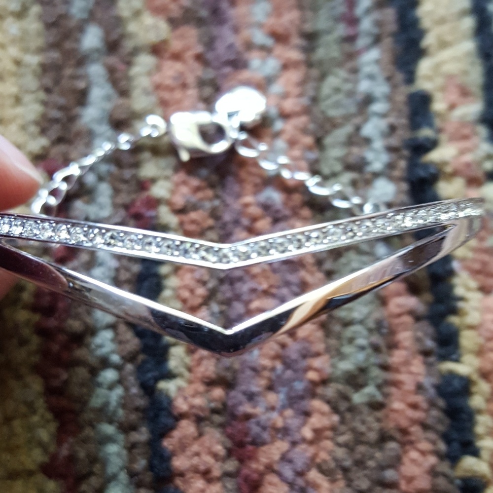XxSOLDxX SWAROVSKI Silver "V" Crystal Bracelet - Picture 2 of 8